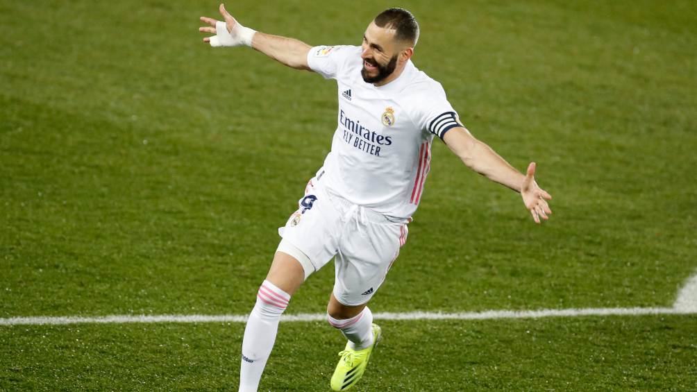 Karim Benzema celebrando una anotación con Real Madrid