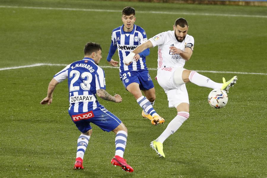 Karim Benzema en acción con Real Madrid