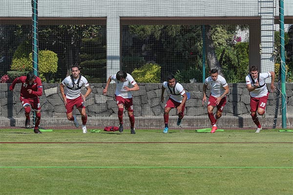 Integrantes de La Máquina en un entrenamiento 