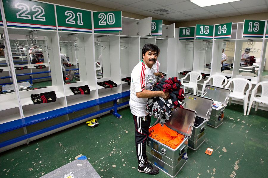 Gonzalo Saldaña en el vestidor de la Selección Mexicana