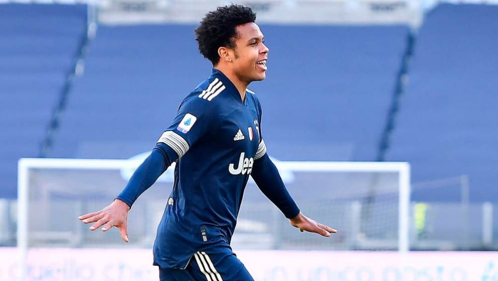 El estadounidense Weston McKennie en festejo