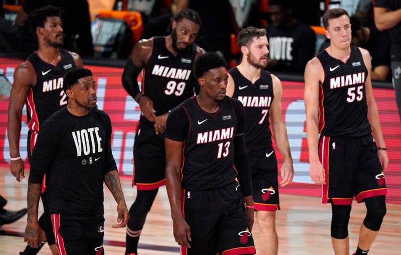 Jugadores del Heat durante partido