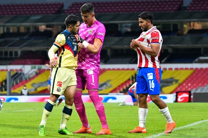 Diaz, en un conato de bronca durante el último Clásico Nacional