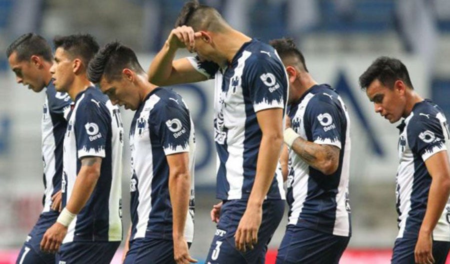 Jugadores de Rayados de Monterey después de un juego