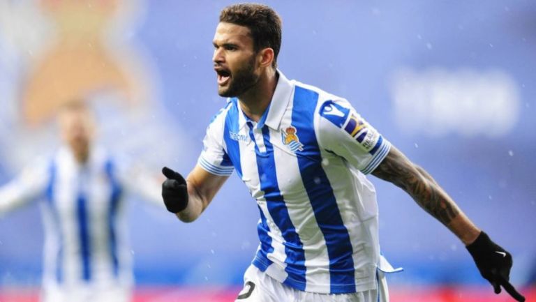 Willian José en un partido con la Real Sociedad