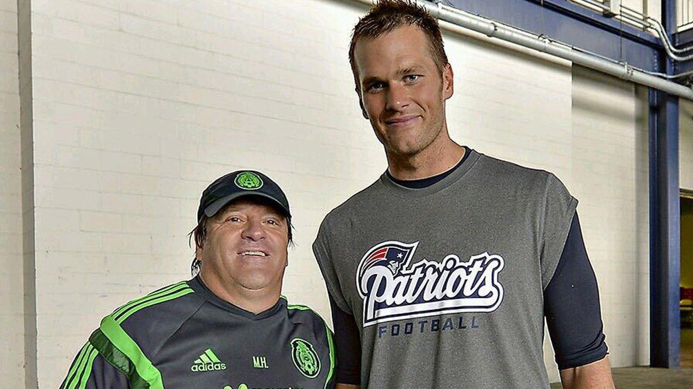 Piojo Herrera y Tom Brady se toman una foto