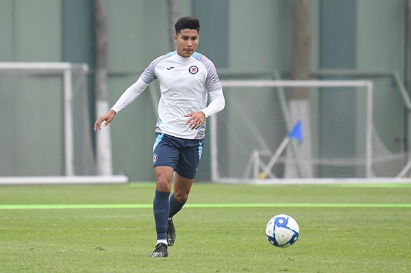 El argentino en un entrenamiento con Cruz Azul