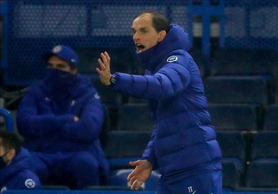 Thomas Tuchel dirigiendo al Chelsea ante el Wolverhampton