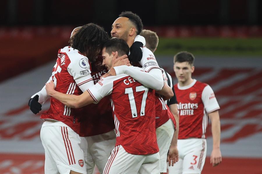 Pierre Emerick Aubameyang en festejo con Arsenal 