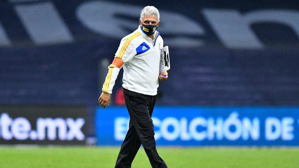 Tuca Ferretti en partido con Tigres