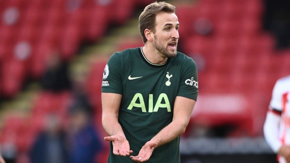 Harry Kane disputando un partido con el Tottenham