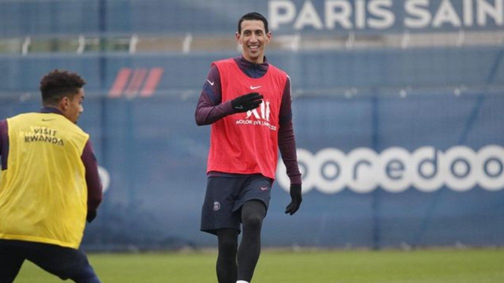 Ángel Di María durante un entrenamiento con el PSG