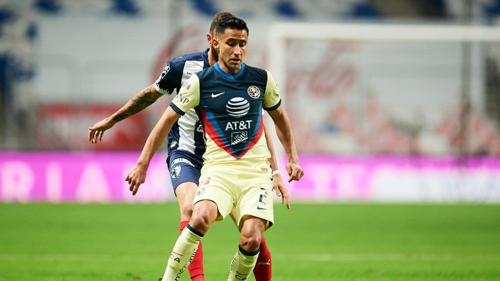 Luis Fuentes durante un partido con América