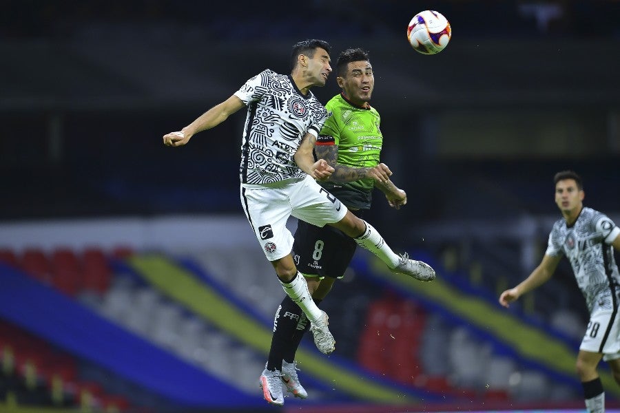 Luis Fuentes durante un partido con América