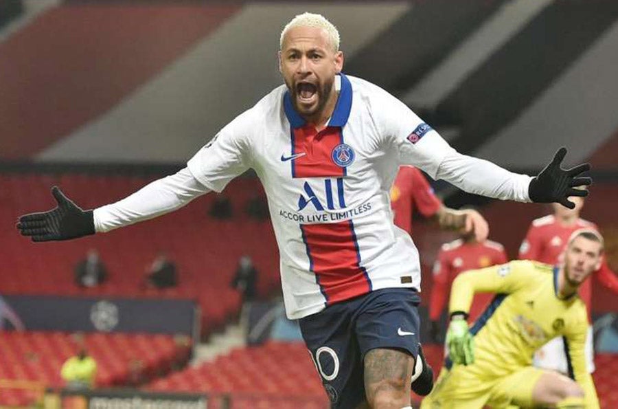 El brasileño celebra gol con el PSG