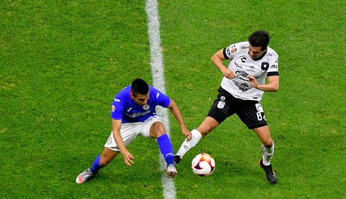 Acciones entre Cruz Azul y Gallos