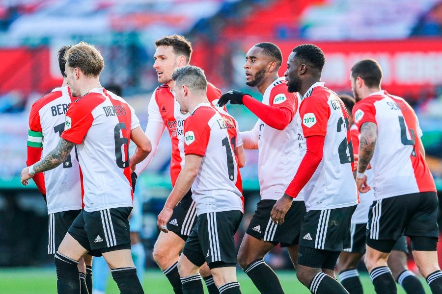 Jugadores del Feyenoord festejando un gol a favor 