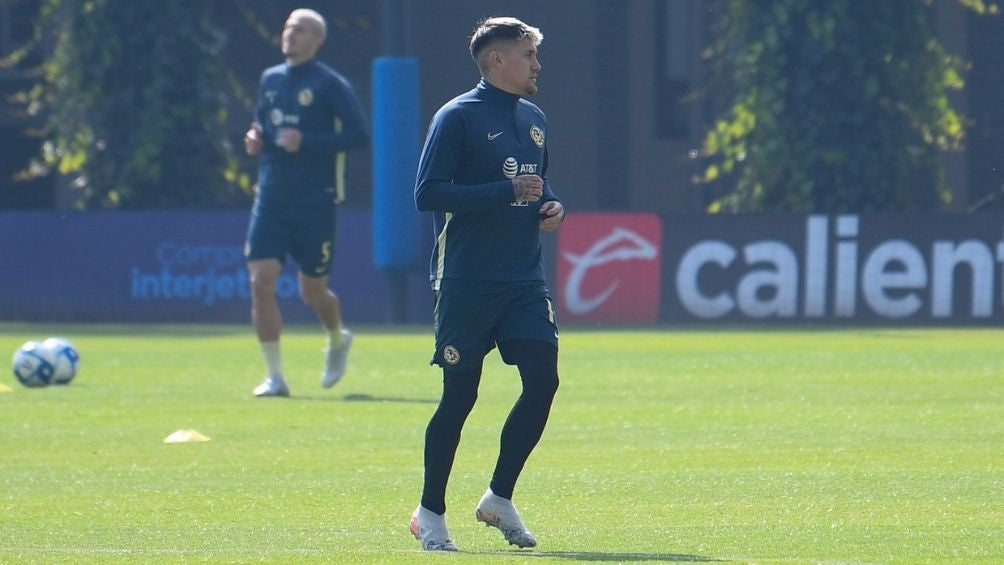 Nico Castillo en un entrenamiento con América 