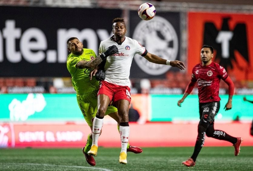 Acciones entre Xolos y Toluca