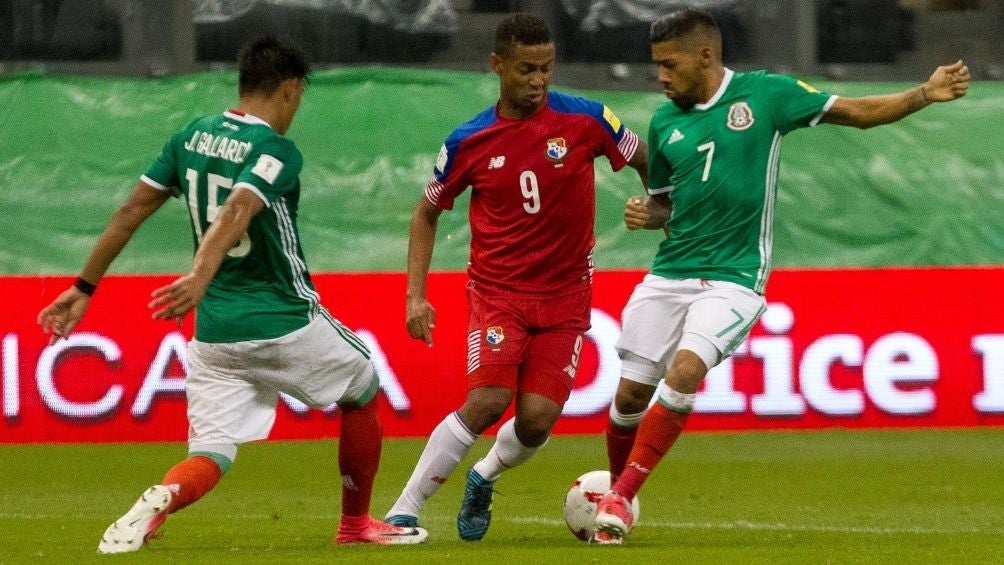 Torres en un partido con su selección 