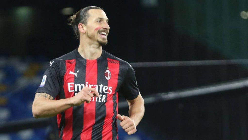 Video: Zlatan Ibrahimovic presumió golazo estilo 'ninja' en entrenamiento