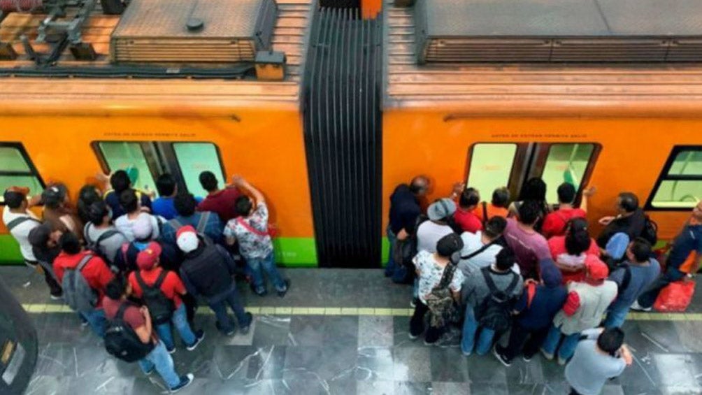 Usuarios en el Metro de la CDMX en época del Coronavirus