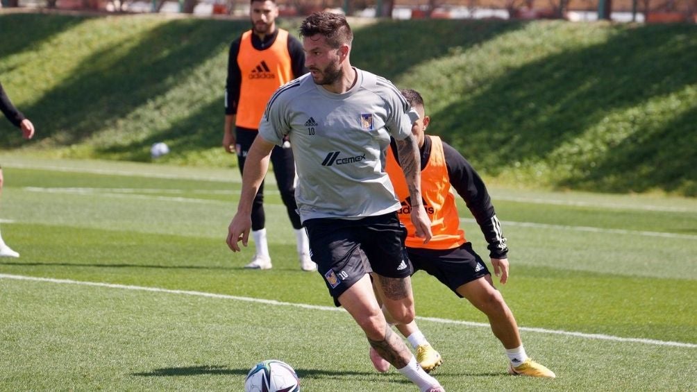 André Pierre Gignac durante la práctica del día 