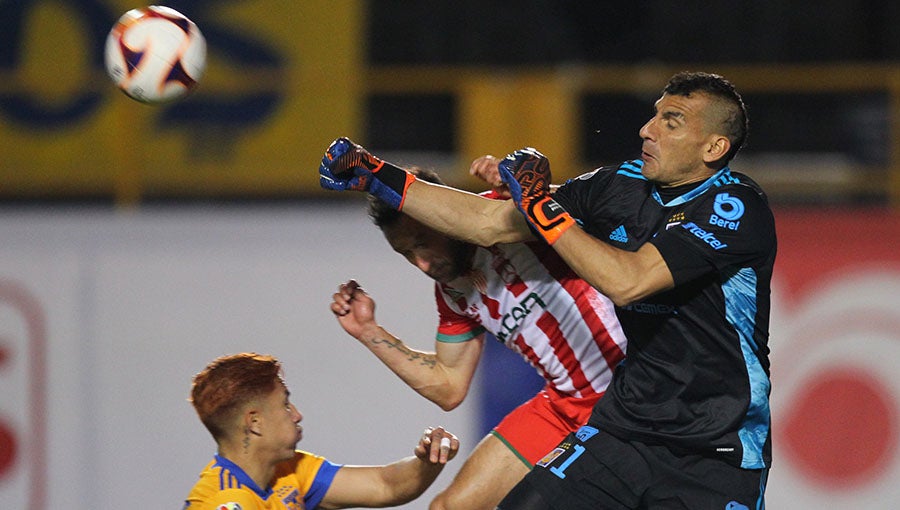 El arquero argentino en duelo ante Necaxa