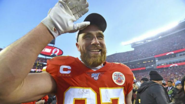 Travis Kelce en juego con los Kansas City Chiefs