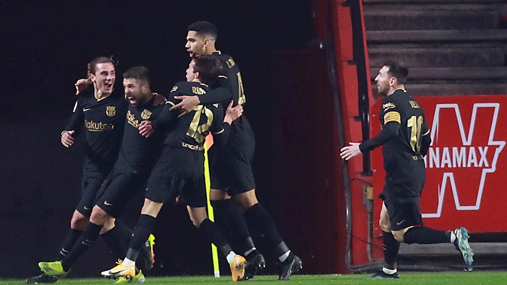 Jugadores del Barça celebran gol ante Granada