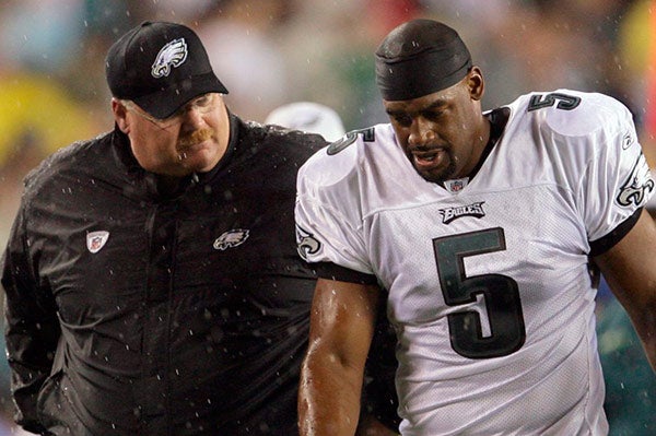 Reid y McNabb, durante un juego de los Eagles