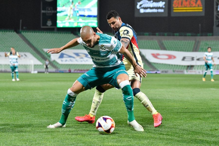 Jorge Sánchez durante un partido con América