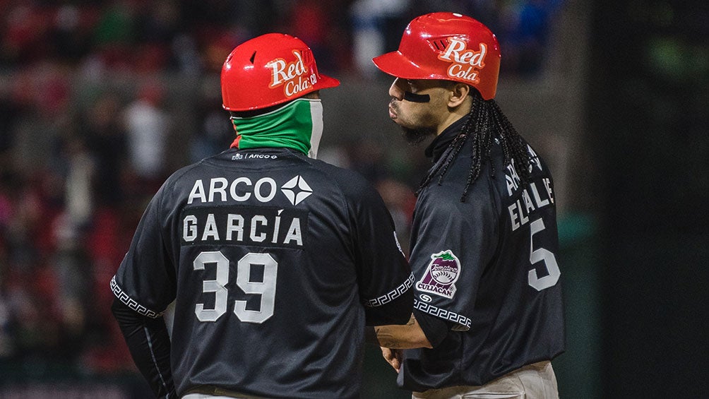 Jugadores de Tomateros en el partido contra Criollos 