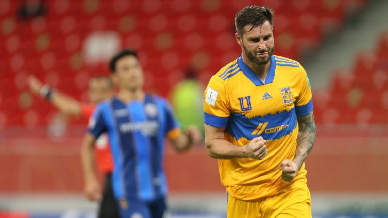 Gignac en celebración de gol