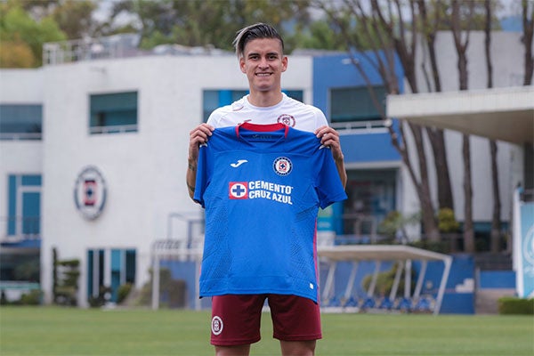 Alexis Peña en su presentación con Cruz Azul