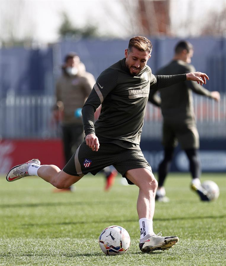 Héctor Herrera en los entrenamientos 