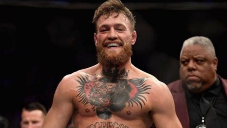 Conor McGregor en un combate de artes marciales mixtas