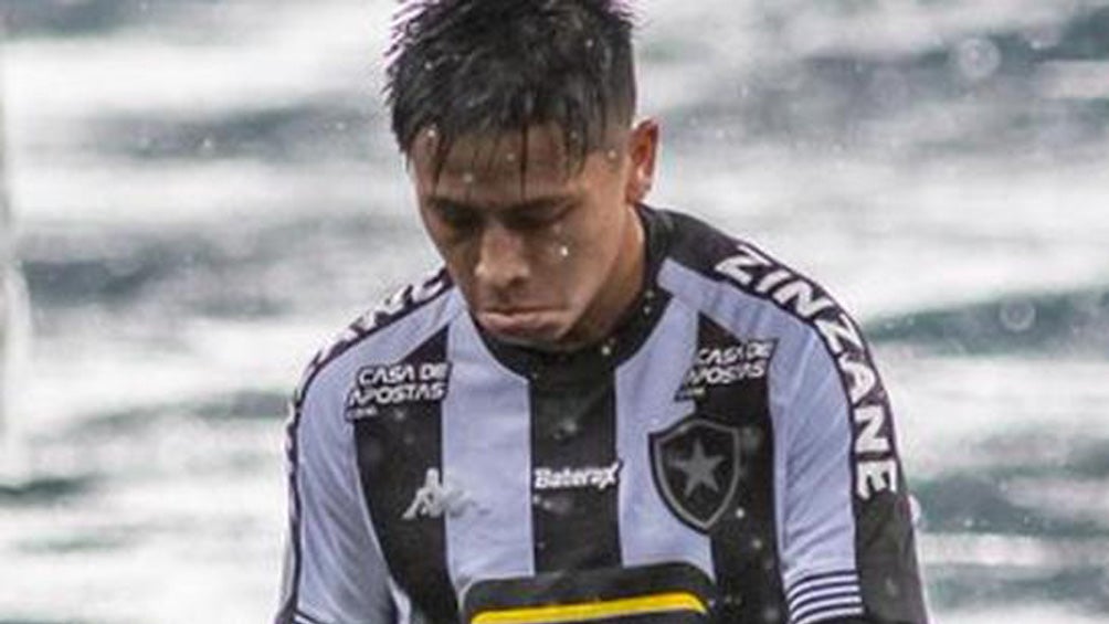 Jugador del Botafogo se lamenta tras el descalabro