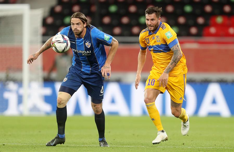 Gignac en acción ante Ulsan Hyundai