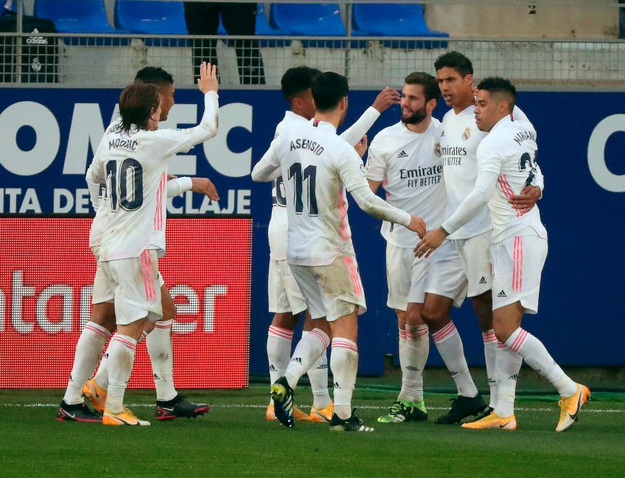 Jugadores del Real Madrid festejando un gol a favor