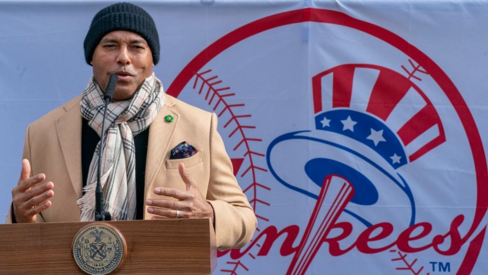 El expitcher Mariano Rivera anunciando el nuevo centro de vacunación