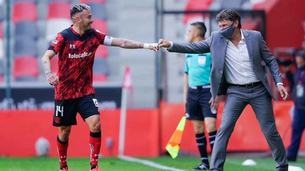 Sambueza y Cristante en el partido de Toluca