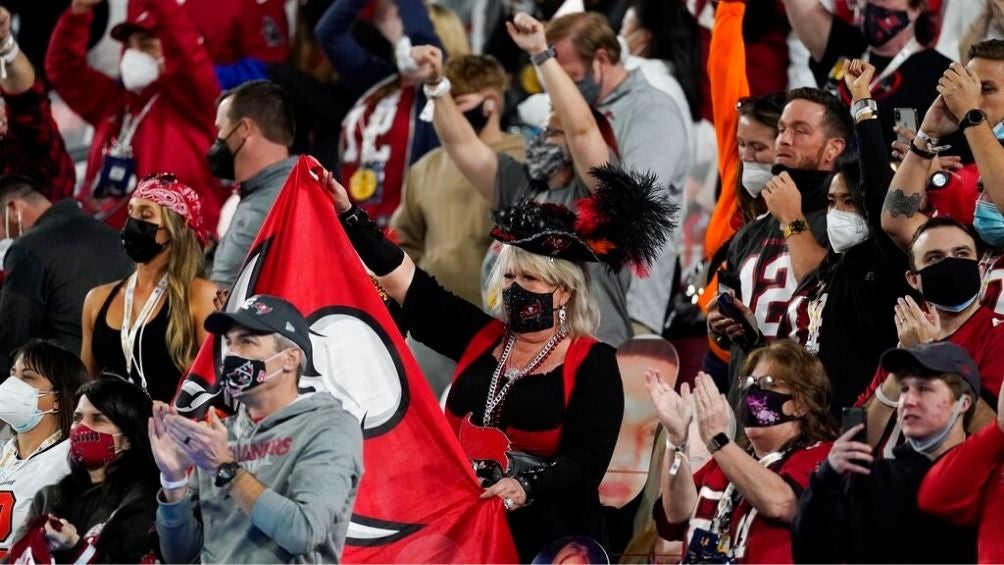 Aficionados en el interior del estadio 