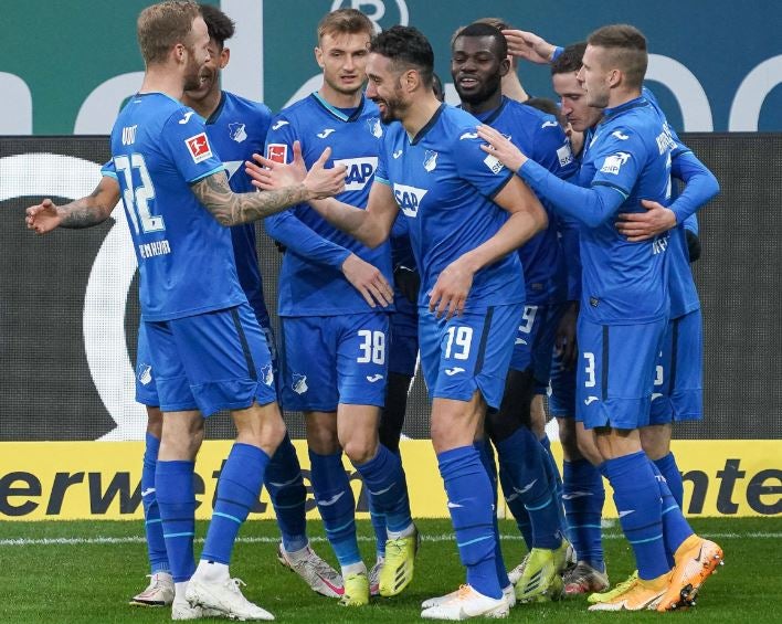 Jugadores del Hoffenheim festejan un gol