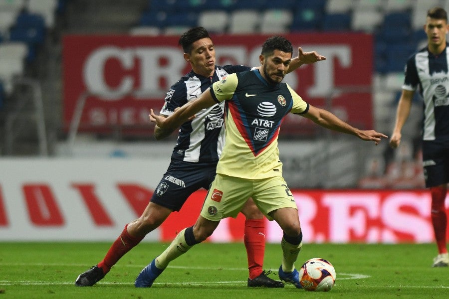 Matías Kranevitter durante un partido con Rayados