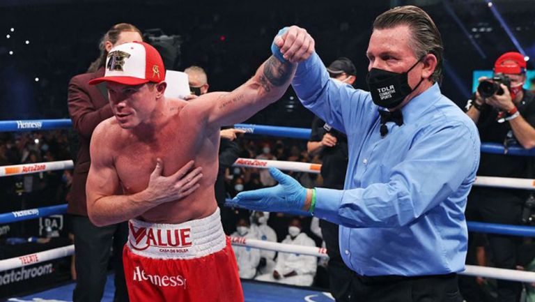 Canelo Álvarez tras la pelea con Smith