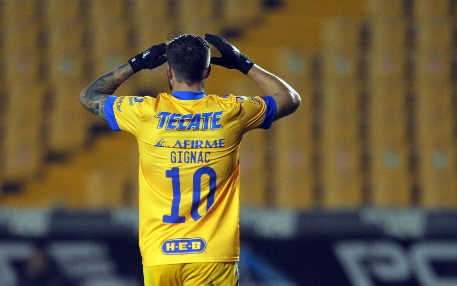 André-Pierre Gignac durante un partido con Tigres