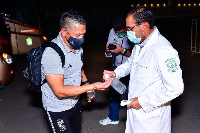 Ambriz, en su entrada al Estadio León