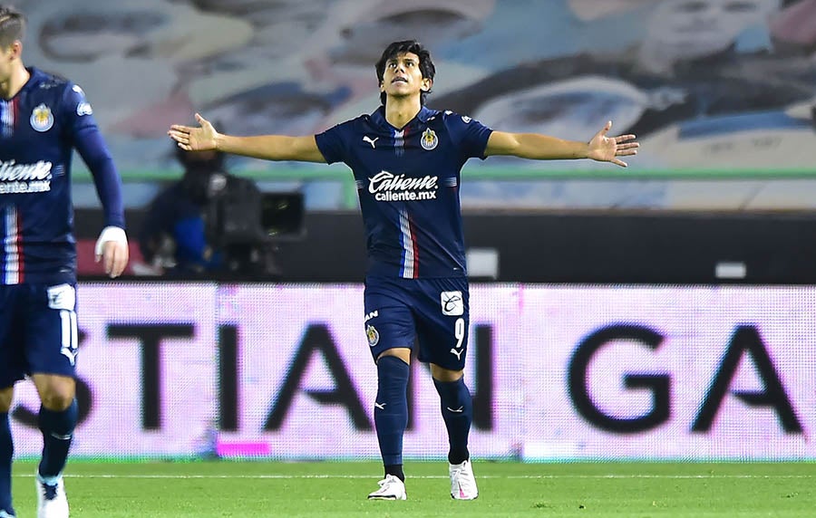 Macías celebra gol ante el Léon