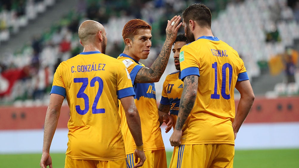 Jugadores de Tigres festejan un gol